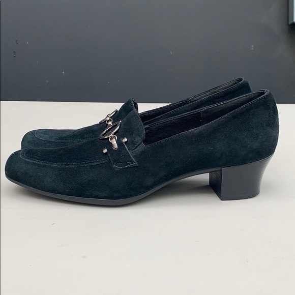 Munro American Suede shoes. Size 8 N. - Picture 5 of 8
